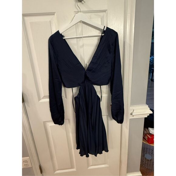 Abercrombie & Fitch Navy Satin Pleated Open Sided Long Sleeve Dress sz MT NWT - Picture 2 of 9